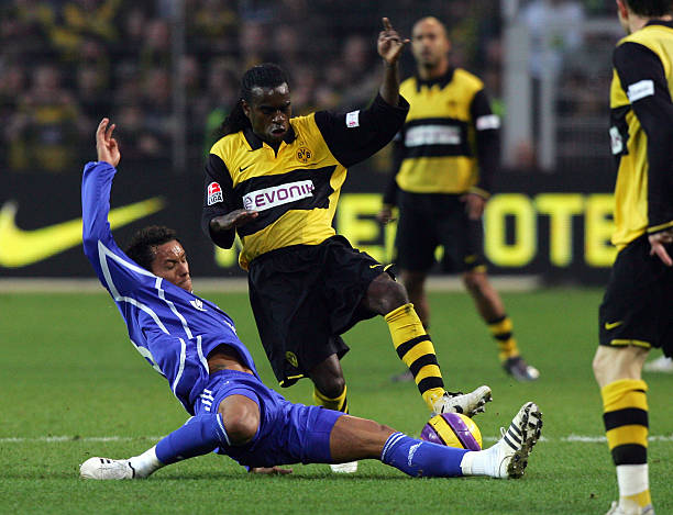 更是中国足 更是中国足